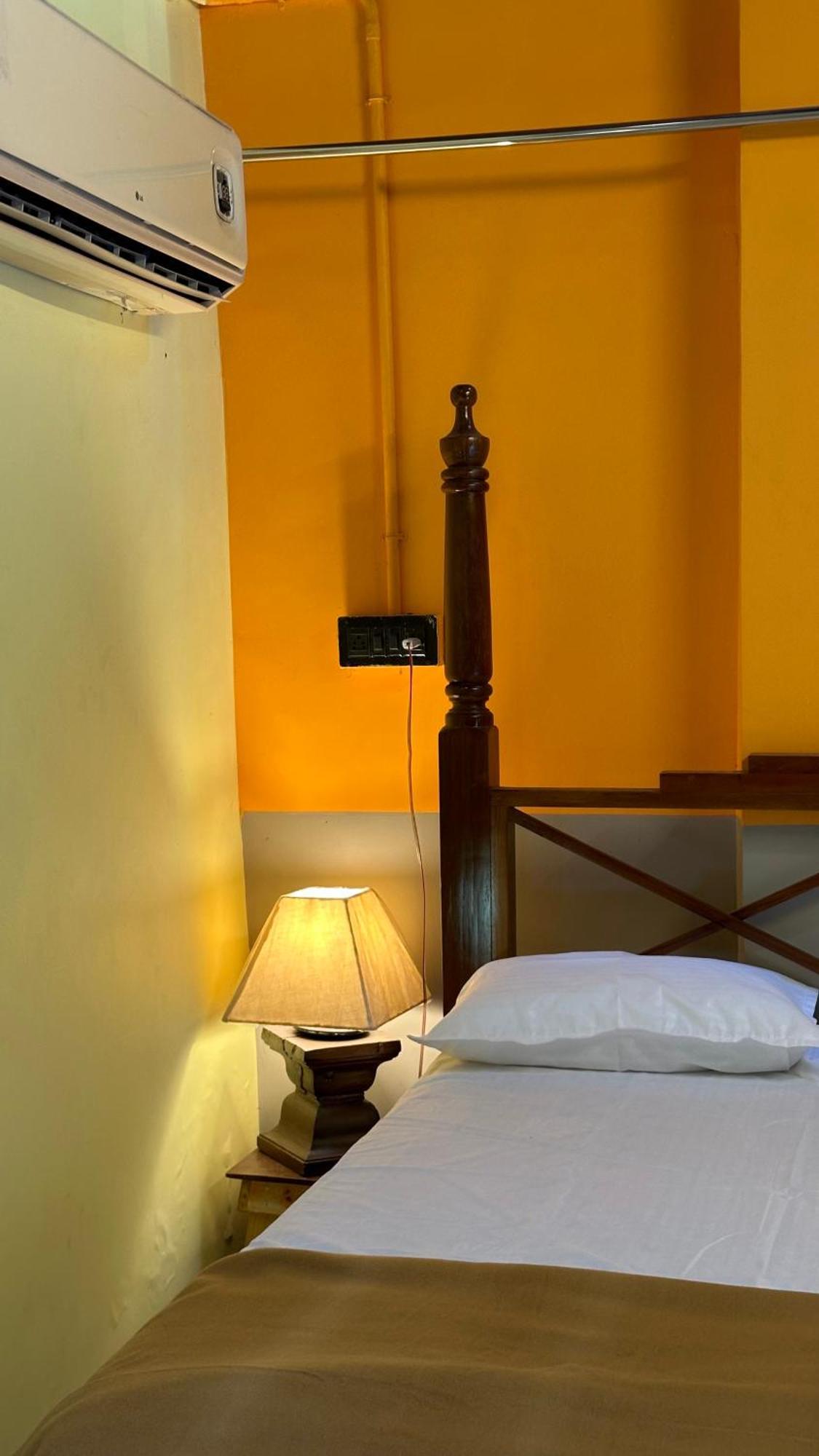 Agraharam Bed And Breakfast 钦奈 外观 照片